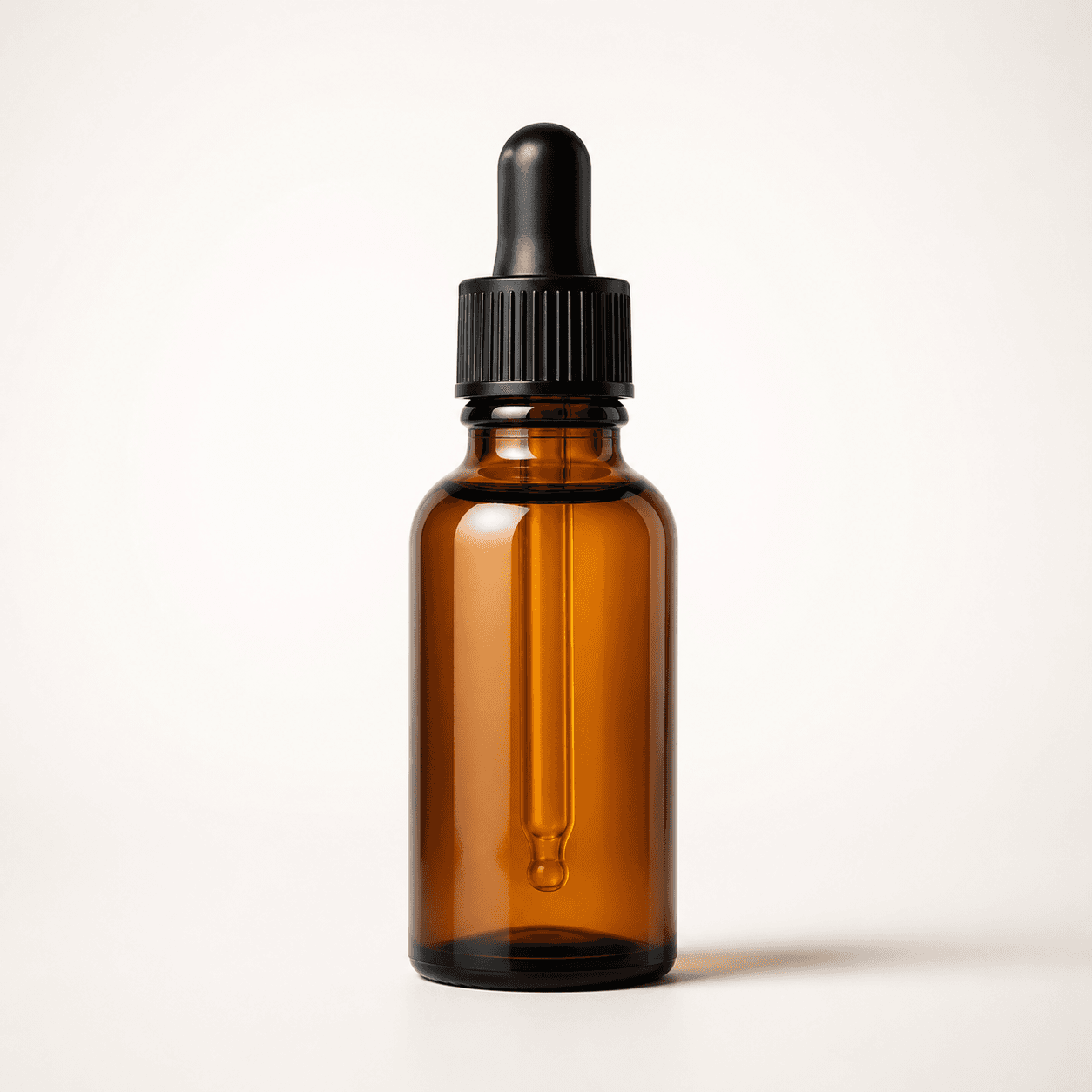 Amber dropper serum — Seamless packshot